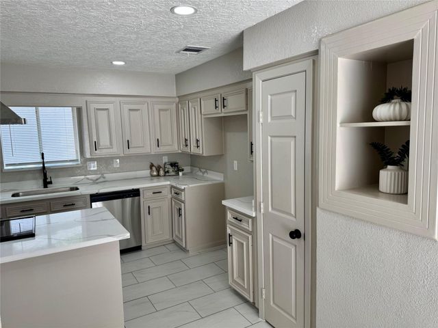 4231 Meadowbank Drive, Seabrook, TX 77586