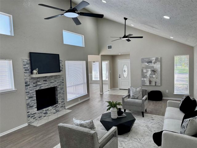 4231 Meadowbank Drive, Seabrook, TX 77586