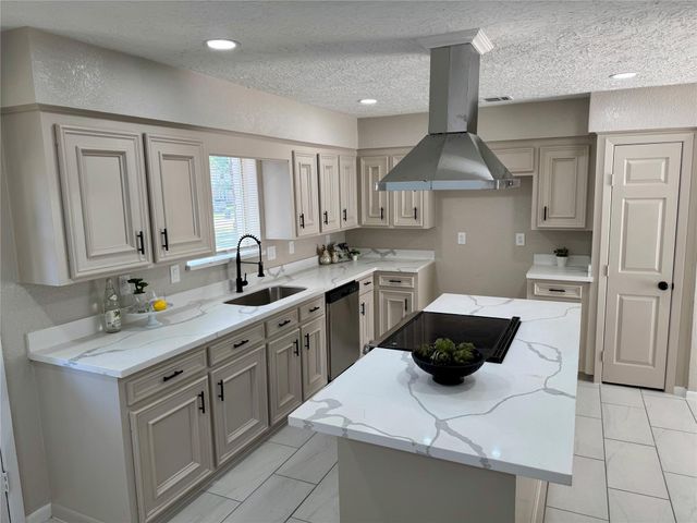 4231 Meadowbank Drive, Seabrook, TX 77586