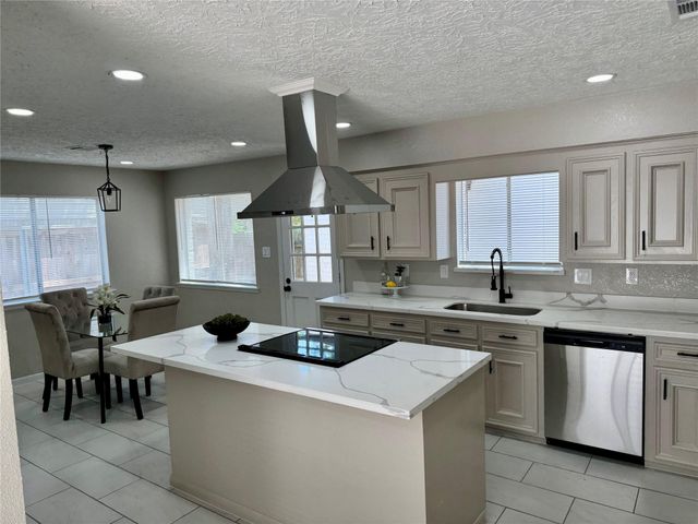 4231 Meadowbank Drive, Seabrook, TX 77586