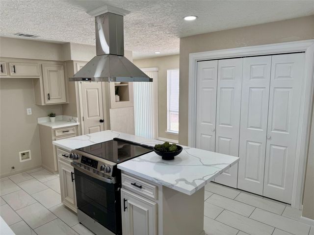 4231 Meadowbank Drive, Seabrook, TX 77586