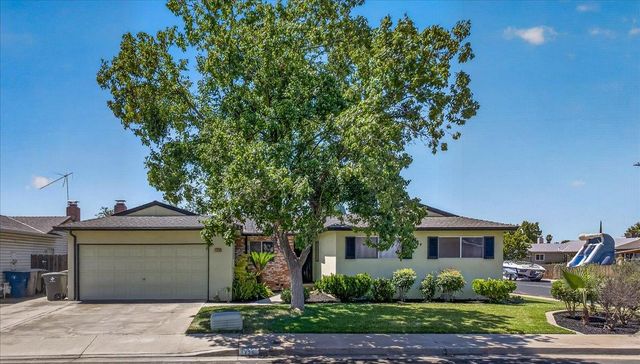 1726 Fairmont Avenue, Clovis, CA 93611