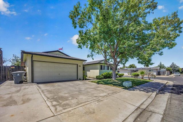 1726 Fairmont Avenue, Clovis, CA 93611