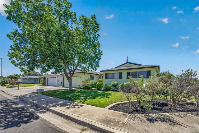 1726 Fairmont Avenue, Clovis, CA 93611