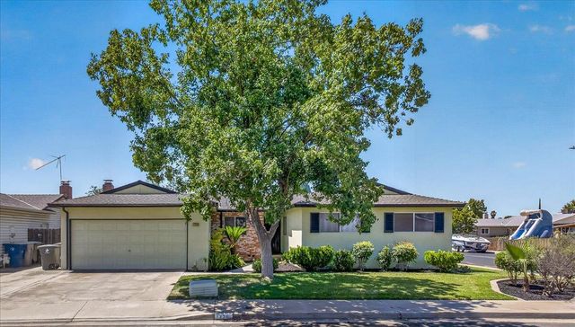 1726 Fairmont Avenue, Clovis, CA 93611