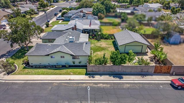 1726 Fairmont Avenue, Clovis, CA 93611