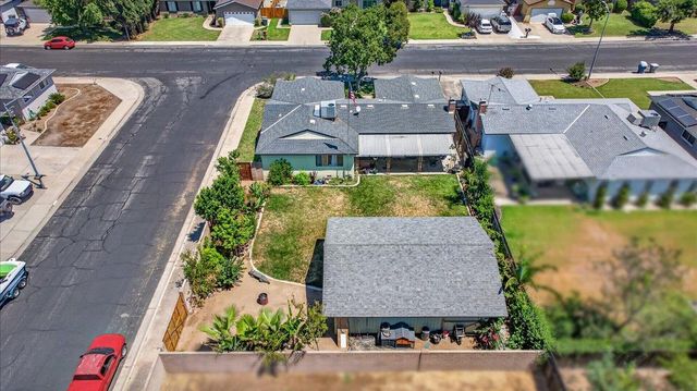 1726 Fairmont Avenue, Clovis, CA 93611