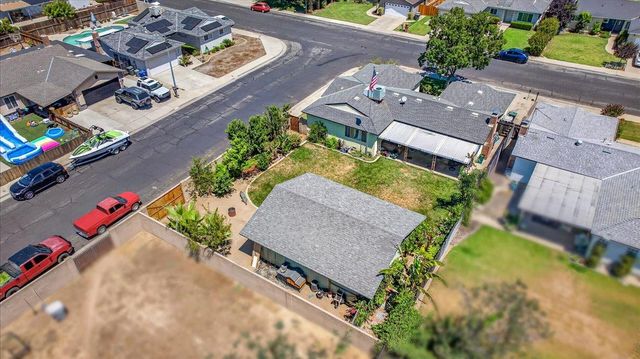 1726 Fairmont Avenue, Clovis, CA 93611
