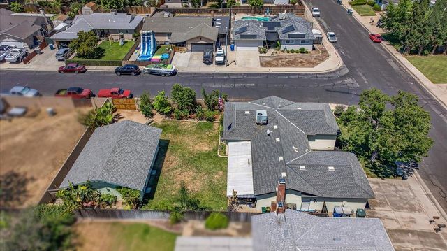 1726 Fairmont Avenue, Clovis, CA 93611