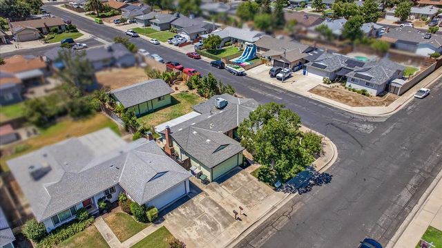 1726 Fairmont Avenue, Clovis, CA 93611