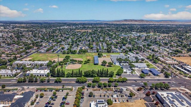 1726 Fairmont Avenue, Clovis, CA 93611