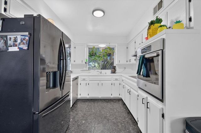 1726 Fairmont Avenue, Clovis, CA 93611