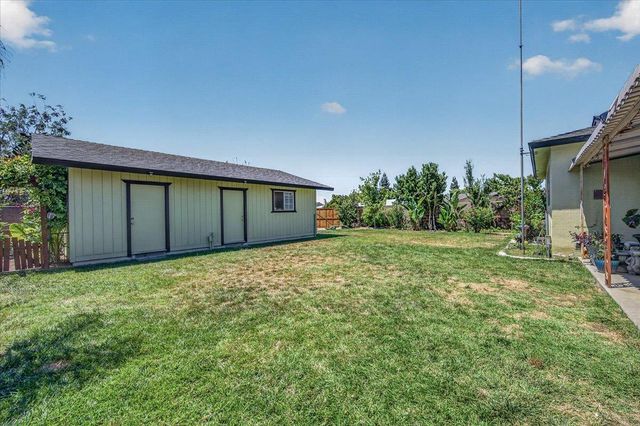 1726 Fairmont Avenue, Clovis, CA 93611