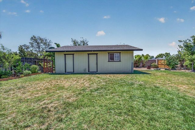 1726 Fairmont Avenue, Clovis, CA 93611