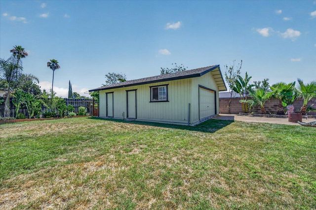 1726 Fairmont Avenue, Clovis, CA 93611