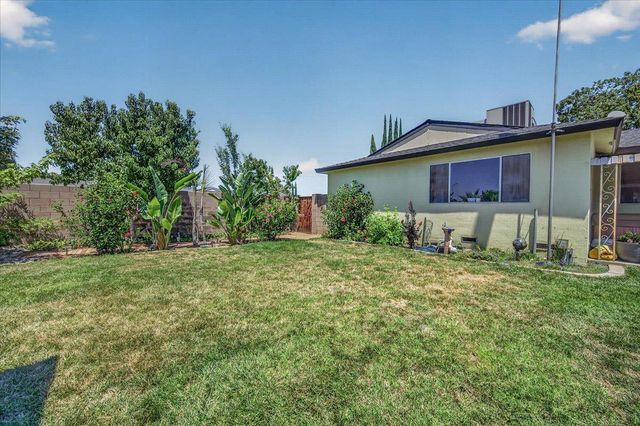 1726 Fairmont Avenue, Clovis, CA 93611
