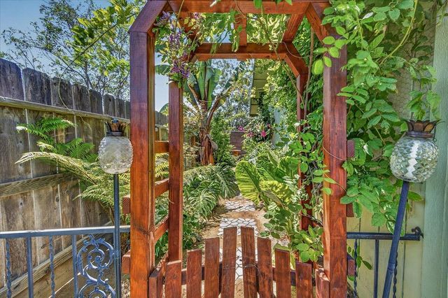 1726 Fairmont Avenue, Clovis, CA 93611