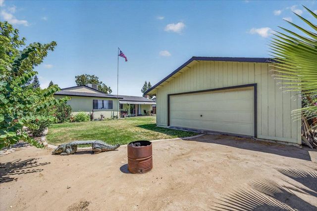 1726 Fairmont Avenue, Clovis, CA 93611