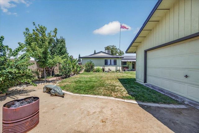 1726 Fairmont Avenue, Clovis, CA 93611