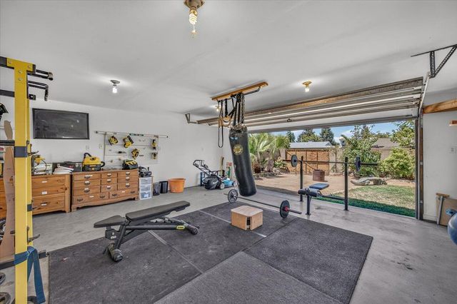 1726 Fairmont Avenue, Clovis, CA 93611