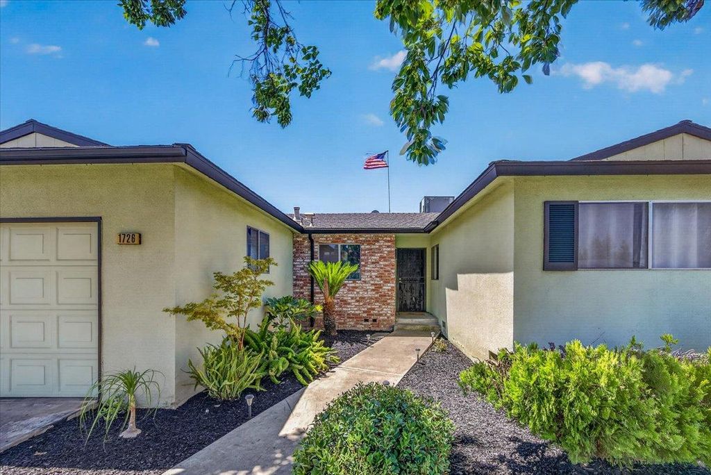 1726 Fairmont Avenue, Clovis, CA 93611