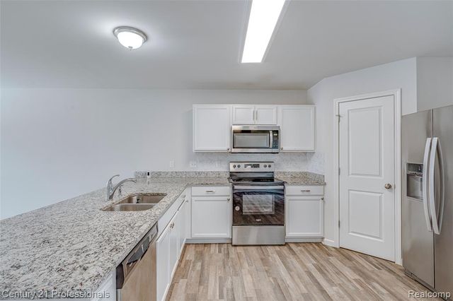 1666 Golfview Drive, Ypsilanti, MI 48198