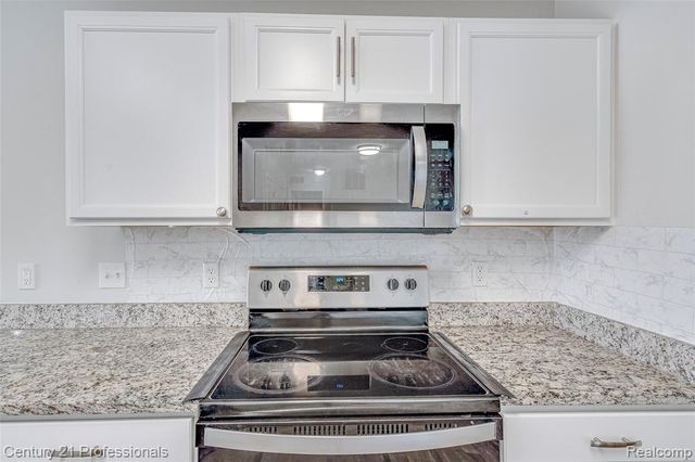 1666 Golfview Drive, Ypsilanti, MI 48198