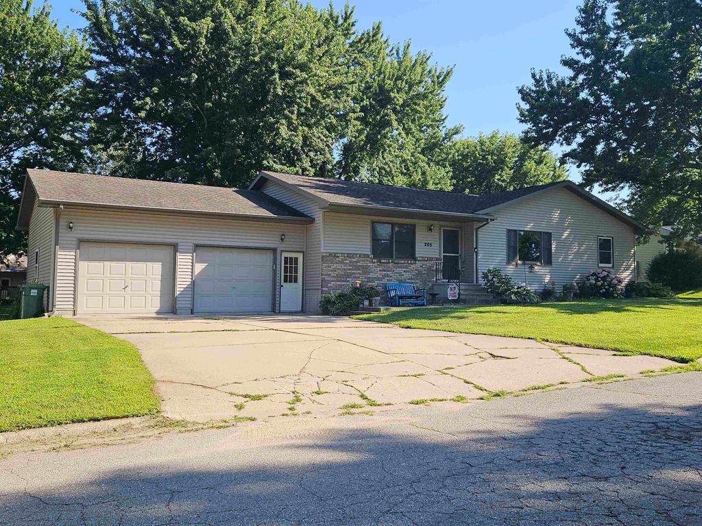 205 Dawn Drive, Nashua, IA 50658
