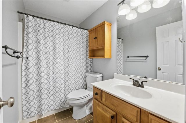 210 E Whispering Hills Boulevard, Lone Jack, MO 64070