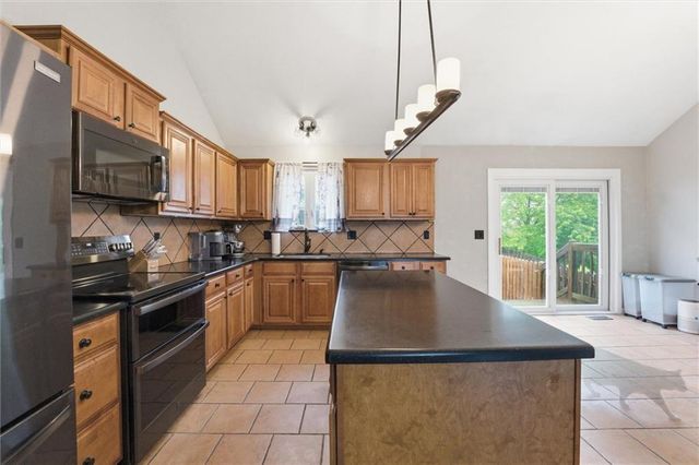 210 E Whispering Hills Boulevard, Lone Jack, MO 64070
