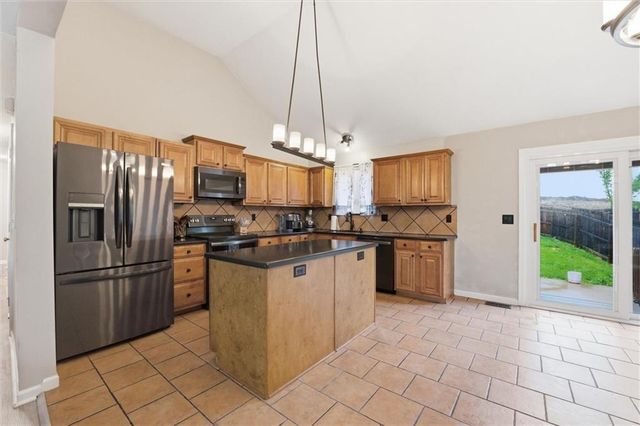 210 E Whispering Hills Boulevard, Lone Jack, MO 64070