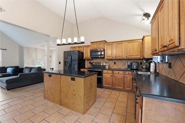 210 E Whispering Hills Boulevard, Lone Jack, MO 64070