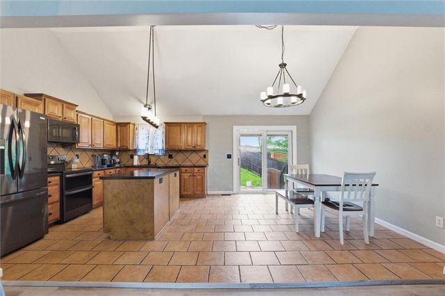 210 E Whispering Hills Boulevard, Lone Jack, MO 64070
