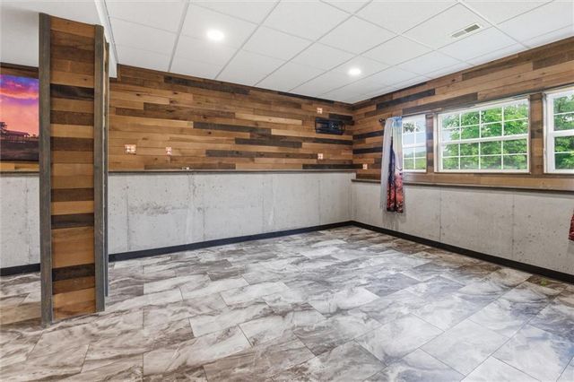 210 E Whispering Hills Boulevard, Lone Jack, MO 64070