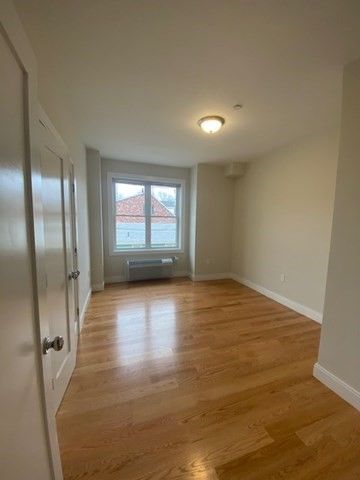 208 Neponset Valley Parkway 5, Boston, MA 02136