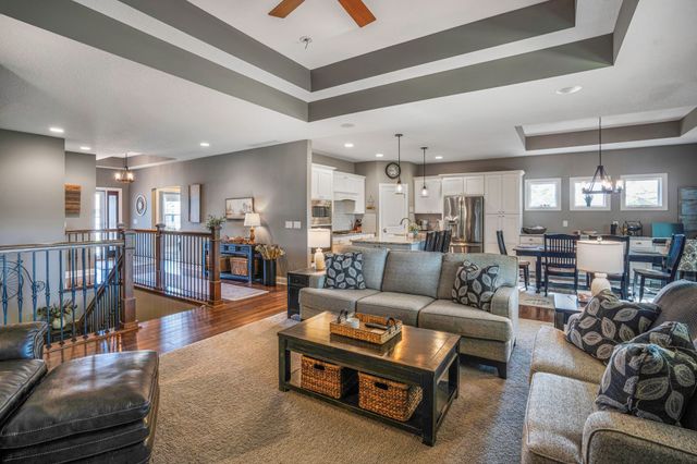 16214 Northpark Drive, Urbandale, IA 50323