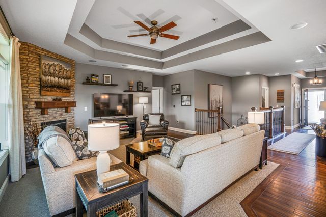 16214 Northpark Drive, Urbandale, IA 50323