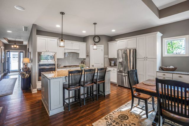 16214 Northpark Drive, Urbandale, IA 50323