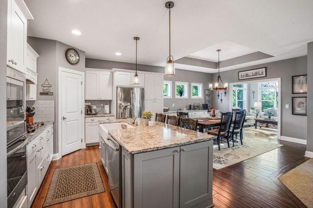 16214 Northpark Drive, Urbandale, IA 50323