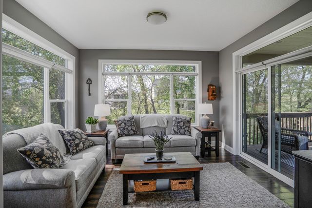 16214 Northpark Drive, Urbandale, IA 50323