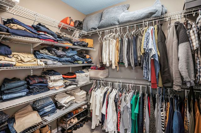 16214 Northpark Drive, Urbandale, IA 50323