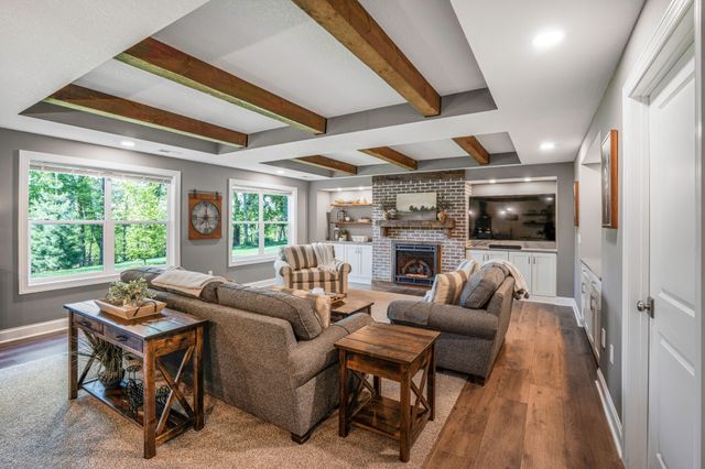 16214 Northpark Drive, Urbandale, IA 50323