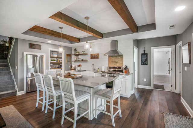 16214 Northpark Drive, Urbandale, IA 50323