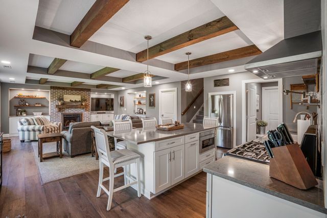 16214 Northpark Drive, Urbandale, IA 50323