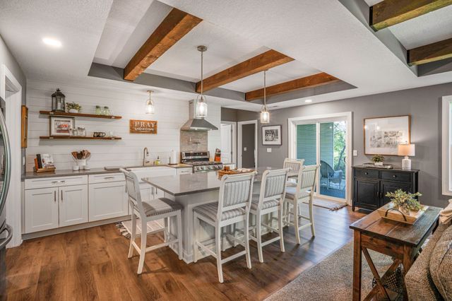 16214 Northpark Drive, Urbandale, IA 50323