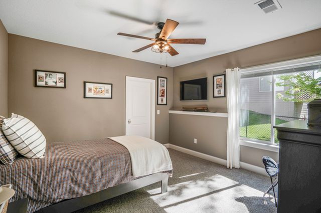 16214 Northpark Drive, Urbandale, IA 50323