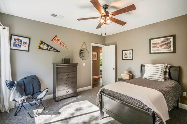 16214 Northpark Drive, Urbandale, IA 50323