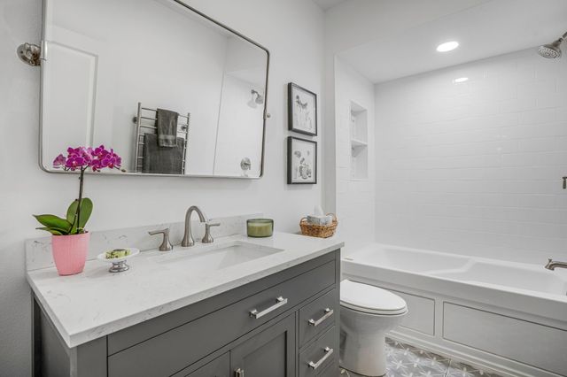 16214 Northpark Drive, Urbandale, IA 50323