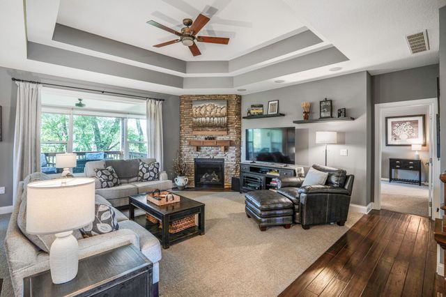 16214 Northpark Drive, Urbandale, IA 50323