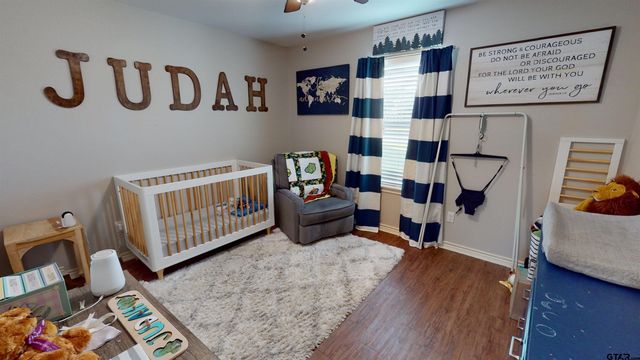 404 Hyde Park Drive, Chandler, TX 75758